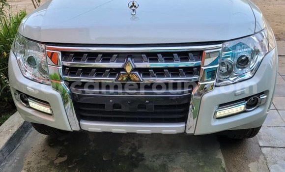 Sayi Imported Mitsubishi Pajero White Mota in Douala a Ƙasar Kamaru Sayi Imported Mitsubishi Pajero White Mota in Douala a Ƙasar Kamaru