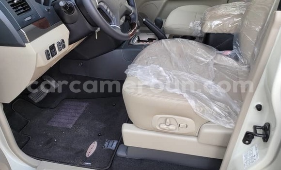 Sayi Imported Mitsubishi Pajero White Mota in Douala a Ƙasar Kamaru Sayi Imported Mitsubishi Pajero White Mota in Douala a Ƙasar Kamaru