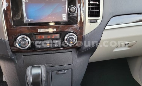 Sayi Imported Mitsubishi Pajero White Mota in Douala a Ƙasar Kamaru Sayi Imported Mitsubishi Pajero White Mota in Douala a Ƙasar Kamaru