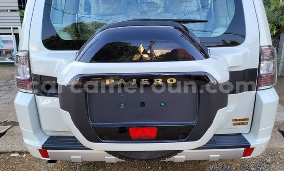 Sayi Imported Mitsubishi Pajero White Mota in Douala a Ƙasar Kamaru Sayi Imported Mitsubishi Pajero White Mota in Douala a Ƙasar Kamaru