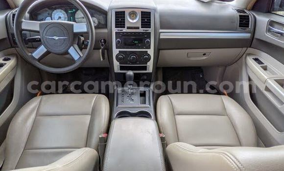 Sayi Na hannu Chrysler 300C Black Mota in Douala a Ƙasar Kamaru