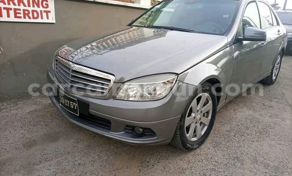 Sayi Imported Mercedes‒Benz C–Class Azurfa Mota in Douala a Ƙasar Kamaru Sayi Imported Mercedes‒Benz C–Class Azurfa Mota in Douala a Ƙasar Kamaru
