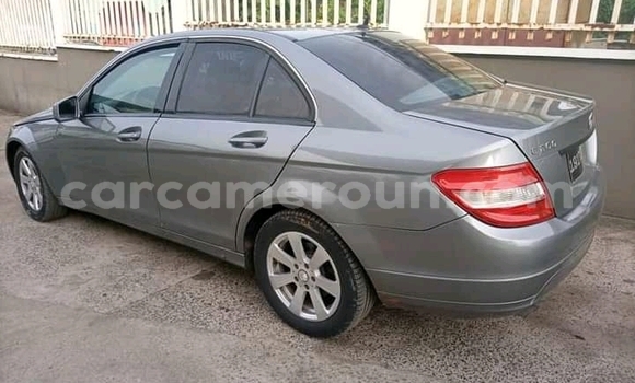 Sayi Imported Mercedes‒Benz C–Class Azurfa Mota in Douala a Ƙasar Kamaru Sayi Imported Mercedes‒Benz C–Class Azurfa Mota in Douala a Ƙasar Kamaru