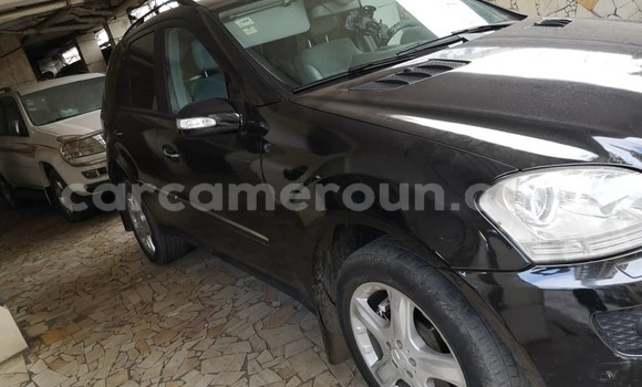 Sayi Imported Mercedes‒Benz ML–Class Black Mota in Douala a Ƙasar Kamaru Sayi Imported Mercedes‒Benz ML–Class Black Mota in Douala a Ƙasar Kamaru