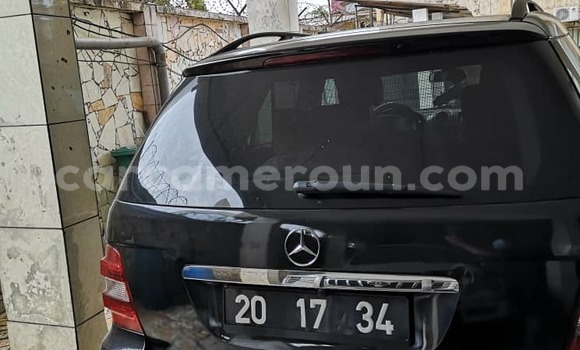 Sayi Imported Mercedes‒Benz ML–Class Black Mota in Douala a Ƙasar Kamaru Sayi Imported Mercedes‒Benz ML–Class Black Mota in Douala a Ƙasar Kamaru