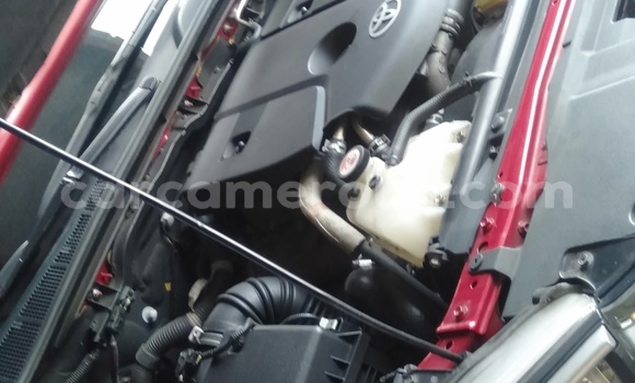 Sayi Imported Toyota Hilux Red Mota in Douala a Ƙasar Kamaru Sayi Imported Toyota Hilux Red Mota in Douala a Ƙasar Kamaru