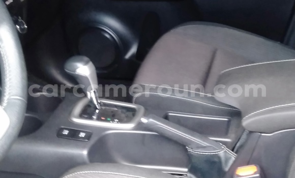 Sayi Imported Toyota Hilux Red Mota in Douala a Ƙasar Kamaru Sayi Imported Toyota Hilux Red Mota in Douala a Ƙasar Kamaru