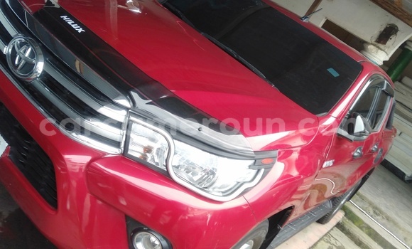 Sayi Imported Toyota Hilux Red Mota in Douala a Ƙasar Kamaru Sayi Imported Toyota Hilux Red Mota in Douala a Ƙasar Kamaru