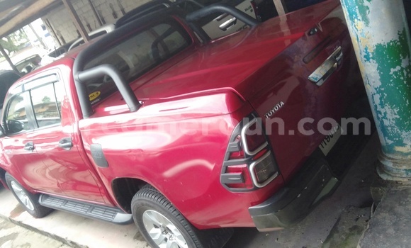 Sayi Imported Toyota Hilux Red Mota in Douala a Ƙasar Kamaru Sayi Imported Toyota Hilux Red Mota in Douala a Ƙasar Kamaru