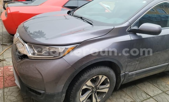 Sayi Imported Honda CR–V Azurfa Mota in Douala a Ƙasar Kamaru