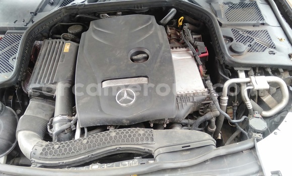 Sayi Imported Mercedes‒Benz C–Class Black Mota in Douala a Ƙasar Kamaru Sayi Imported Mercedes‒Benz C–Class Black Mota in Douala a Ƙasar Kamaru