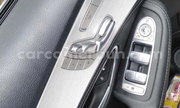 Sayi Imported Mercedes‒Benz C–Class Black Mota in Douala a Ƙasar Kamaru Sayi Imported Mercedes‒Benz C–Class Black Mota in Douala a Ƙasar Kamaru