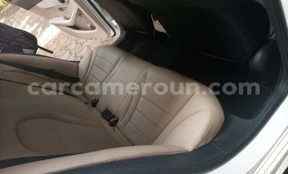 Sayi Na hannu Mercedes‒Benz C–Class White Mota in Douala a Ƙasar Kamaru Sayi Na hannu Mercedes‒Benz C–Class White Mota in Douala a Ƙasar Kamaru