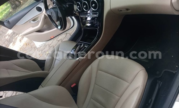 Sayi Na hannu Mercedes‒Benz C–Class White Mota in Douala a Ƙasar Kamaru Sayi Na hannu Mercedes‒Benz C–Class White Mota in Douala a Ƙasar Kamaru