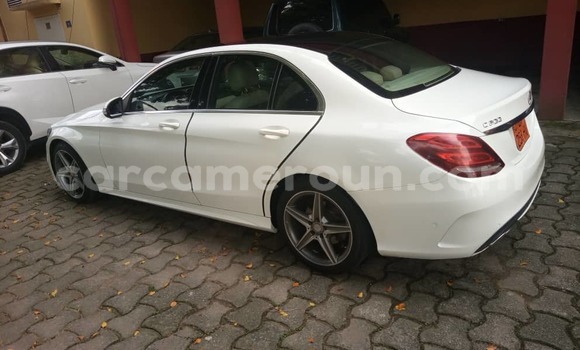 Sayi Na hannu Mercedes‒Benz C–Class White Mota in Douala a Ƙasar Kamaru Sayi Na hannu Mercedes‒Benz C–Class White Mota in Douala a Ƙasar Kamaru