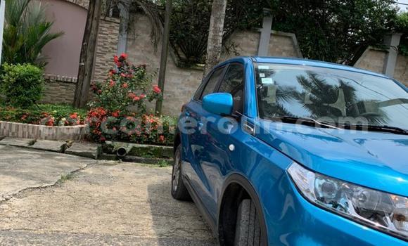 Sayi Na hannu Suzuki Vitara Blue Mota in Douala a Ƙasar Kamaru Sayi Na hannu Suzuki Vitara Blue Mota in Douala a Ƙasar Kamaru