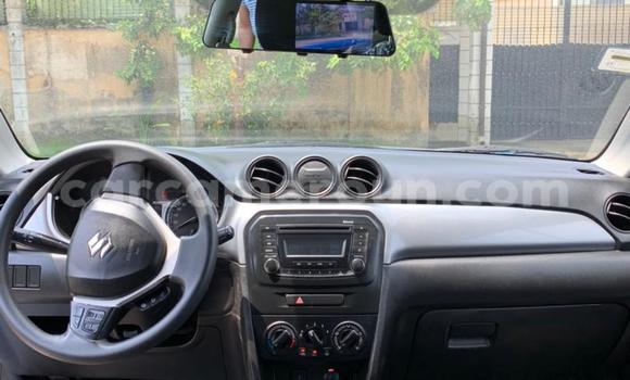 Sayi Na hannu Suzuki Vitara Blue Mota in Douala a Ƙasar Kamaru Sayi Na hannu Suzuki Vitara Blue Mota in Douala a Ƙasar Kamaru