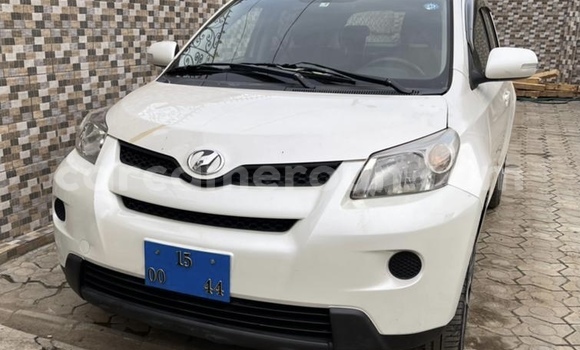 Sayi Na hannu Toyota IST White Mota in Douala a Ƙasar Kamaru Sayi Na hannu Toyota IST White Mota in Douala a Ƙasar Kamaru