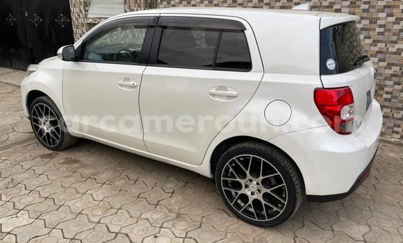 Sayi Na hannu Toyota IST White Mota in Douala a Ƙasar Kamaru Sayi Na hannu Toyota IST White Mota in Douala a Ƙasar Kamaru