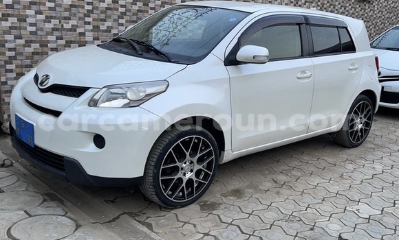 Sayi Na hannu Toyota IST White Mota in Douala a Ƙasar Kamaru Sayi Na hannu Toyota IST White Mota in Douala a Ƙasar Kamaru