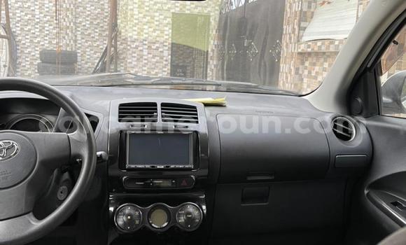 Sayi Na hannu Toyota IST White Mota in Douala a Ƙasar Kamaru Sayi Na hannu Toyota IST White Mota in Douala a Ƙasar Kamaru