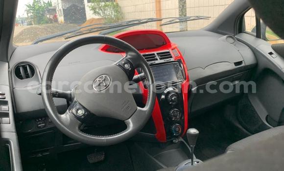 Sayi Na hannu Toyota Yaris Black Mota in Douala a Ƙasar Kamaru Sayi Na hannu Toyota Yaris Black Mota in Douala a Ƙasar Kamaru