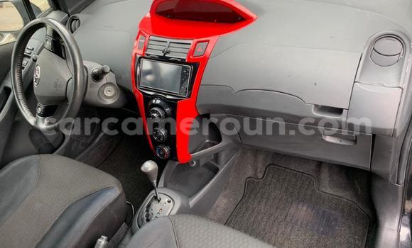 Sayi Na hannu Toyota Yaris Black Mota in Douala a Ƙasar Kamaru Sayi Na hannu Toyota Yaris Black Mota in Douala a Ƙasar Kamaru