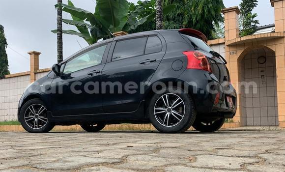 Sayi Na hannu Toyota Yaris Black Mota in Douala a Ƙasar Kamaru Sayi Na hannu Toyota Yaris Black Mota in Douala a Ƙasar Kamaru