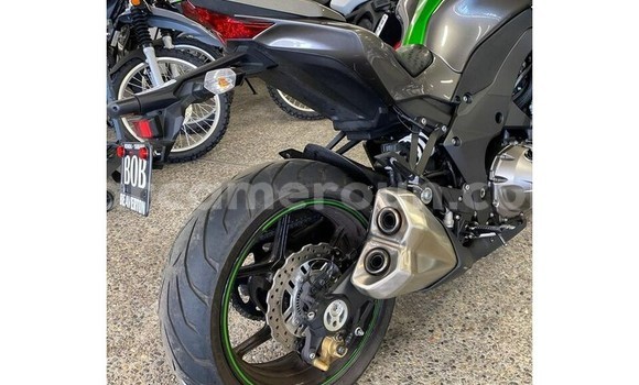 Buy Used BMW S 1000 Green Bike in Bafoussam in West Cameroon Buy Used BMW S 1000 Green Bike in Bafoussam in West Cameroon