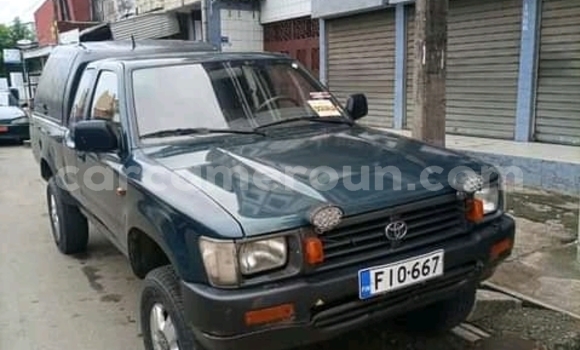 Sayi Na hannu Toyota Hilux Sauran Mota in Douala a Ƙasar Kamaru Sayi Na hannu Toyota Hilux Sauran Mota in Douala a Ƙasar Kamaru