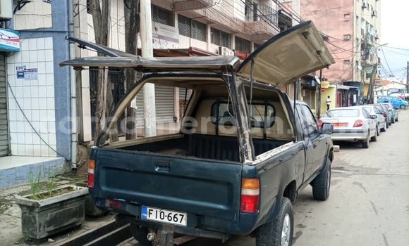 Sayi Na hannu Toyota Hilux Sauran Mota in Douala a Ƙasar Kamaru Sayi Na hannu Toyota Hilux Sauran Mota in Douala a Ƙasar Kamaru