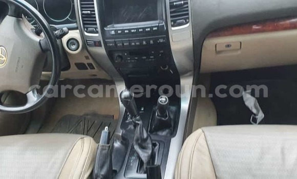 Sayi Na hannu Toyota Prado Azurfa Mota in Douala a Ƙasar Kamaru Sayi Na hannu Toyota Prado Azurfa Mota in Douala a Ƙasar Kamaru
