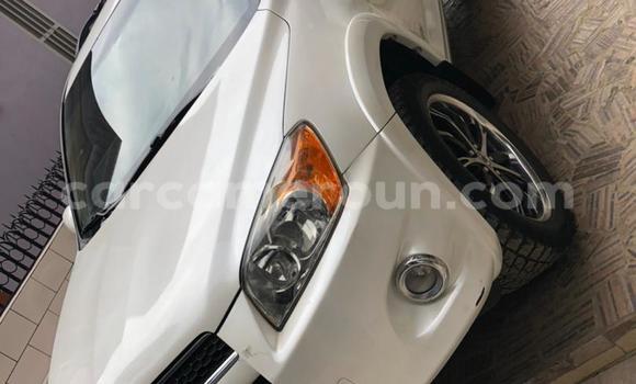 Sayi Sabo Toyota RAV4 White Mota in Douala a Ƙasar Kamaru Sayi Sabo Toyota RAV4 White Mota in Douala a Ƙasar Kamaru