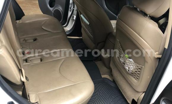 Sayi Sabo Toyota RAV4 White Mota in Douala a Ƙasar Kamaru Sayi Sabo Toyota RAV4 White Mota in Douala a Ƙasar Kamaru