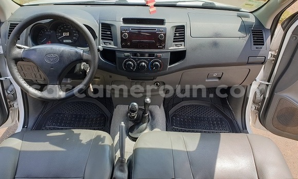 Acheter Neuf Voiture Toyota Hilux Blanc à Yaoundé, Central Cameroon Acheter Neuf Voiture Toyota Hilux Blanc à Yaoundé, Central Cameroon