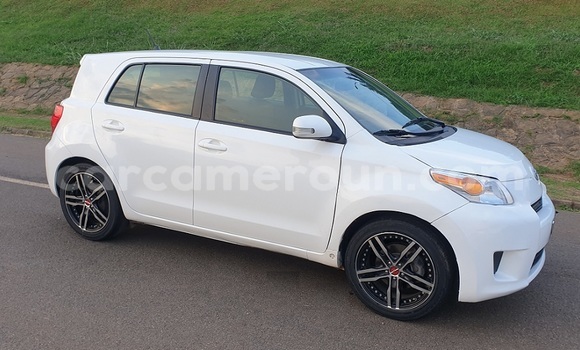 Sayi Sabo Toyota IST White Mota in Yaounde a Babban Kamaru Sayi Sabo Toyota IST White Mota in Yaounde a Babban Kamaru