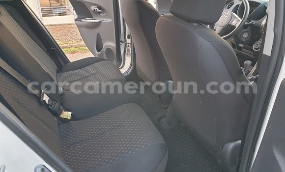 Sayi Sabo Toyota IST White Mota in Yaounde a Babban Kamaru Sayi Sabo Toyota IST White Mota in Yaounde a Babban Kamaru