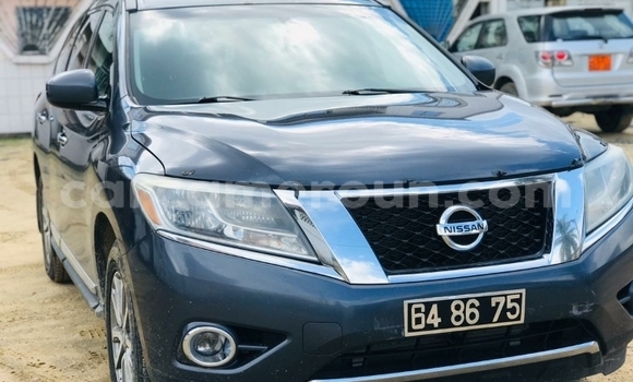 Sayi Na hannu Nissan Pathfinder Azurfa Mota in Douala a Ƙasar Kamaru Sayi Na hannu Nissan Pathfinder Azurfa Mota in Douala a Ƙasar Kamaru