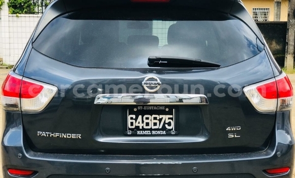 Sayi Imported Nissan Pathfinder Azurfa Mota in Douala a Ƙasar Kamaru Sayi Imported Nissan Pathfinder Azurfa Mota in Douala a Ƙasar Kamaru