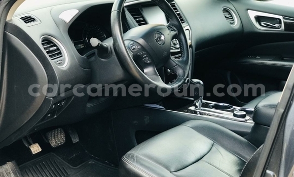 Sayi Imported Nissan Pathfinder Azurfa Mota in Douala a Ƙasar Kamaru Sayi Imported Nissan Pathfinder Azurfa Mota in Douala a Ƙasar Kamaru