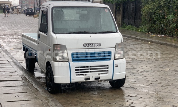 Sayi Na hannu Suzuki Carry White Mota in Douala a Ƙasar Kamaru Sayi Na hannu Suzuki Carry White Mota in Douala a Ƙasar Kamaru