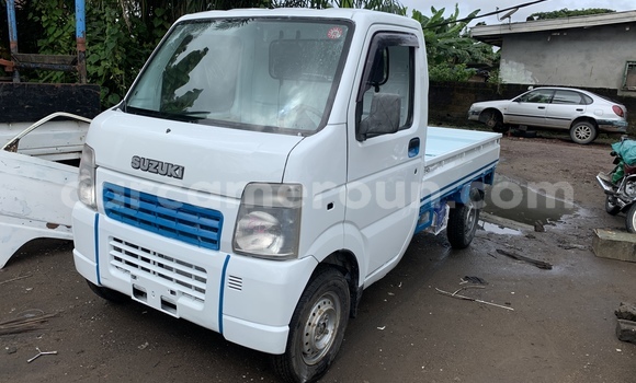 Sayi Na hannu Suzuki Carry White Mota in Douala a Ƙasar Kamaru Sayi Na hannu Suzuki Carry White Mota in Douala a Ƙasar Kamaru