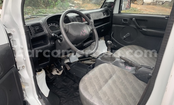 Sayi Na hannu Suzuki Carry White Mota in Douala a Ƙasar Kamaru Sayi Na hannu Suzuki Carry White Mota in Douala a Ƙasar Kamaru