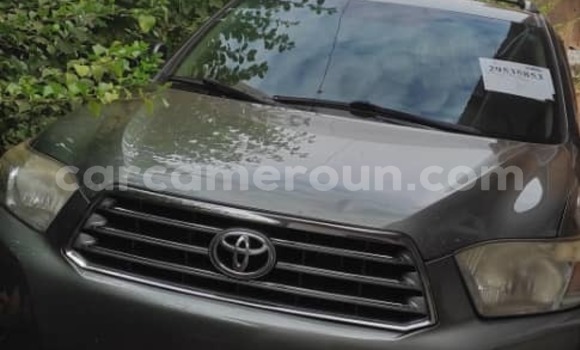Sayi Na hannu Toyota Highlander Azurfa Mota in Yaounde a Babban Kamaru Sayi Na hannu Toyota Highlander Azurfa Mota in Yaounde a Babban Kamaru