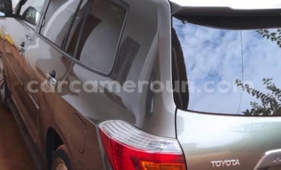 Sayi Na hannu Toyota Highlander Azurfa Mota in Yaounde a Babban Kamaru Sayi Na hannu Toyota Highlander Azurfa Mota in Yaounde a Babban Kamaru