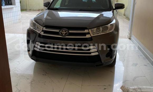Sayi Imported Toyota Highlander Azurfa Mota in Douala a Ƙasar Kamaru Sayi Imported Toyota Highlander Azurfa Mota in Douala a Ƙasar Kamaru
