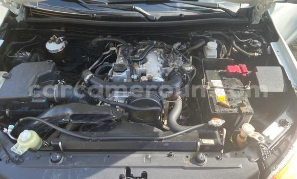 Sayi Na hannu Mitsubishi L200 White Mota in Douala a Ƙasar Kamaru Sayi Na hannu Mitsubishi L200 White Mota in Douala a Ƙasar Kamaru