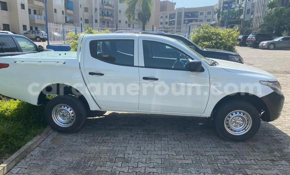 Sayi Na hannu Mitsubishi L200 White Mota in Douala a Ƙasar Kamaru Sayi Na hannu Mitsubishi L200 White Mota in Douala a Ƙasar Kamaru