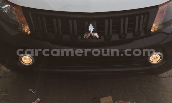 Sayi Na hannu Mitsubishi L200 White Mota in Douala a Ƙasar Kamaru Sayi Na hannu Mitsubishi L200 White Mota in Douala a Ƙasar Kamaru