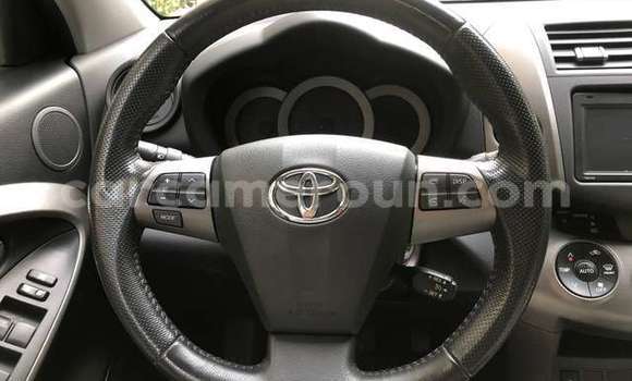 Sayi Na hannu Toyota RAV4 Black Mota in Akonolinga a Babban Kamaru Sayi Na hannu Toyota RAV4 Black Mota in Akonolinga a Babban Kamaru